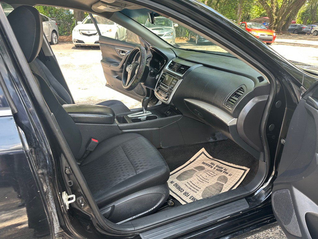 2017 Nissan Altima Image 11