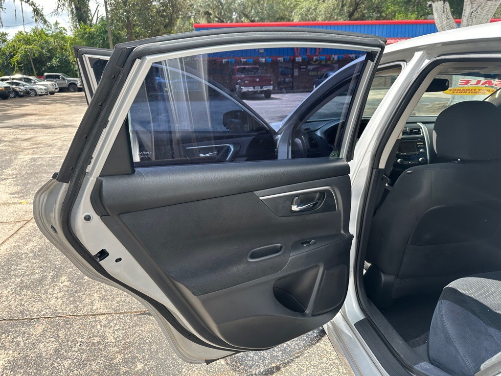2015 Nissan Altima Image 12
