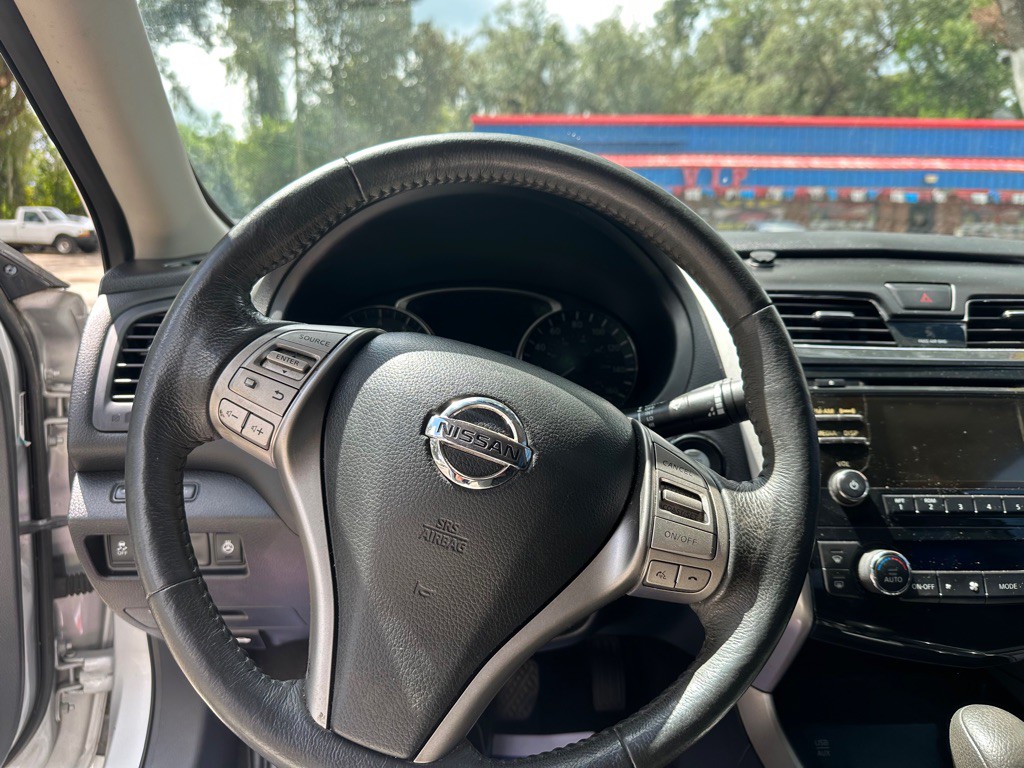 2015 Nissan Altima Image 17