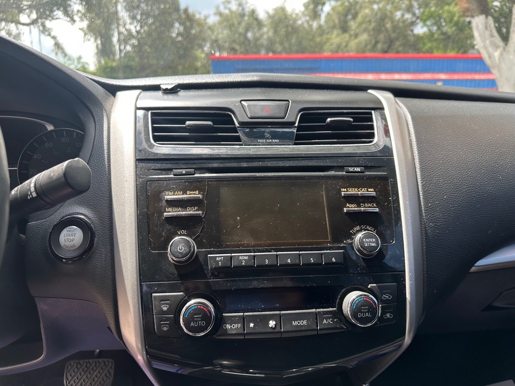 2015 Nissan Altima Image 19
