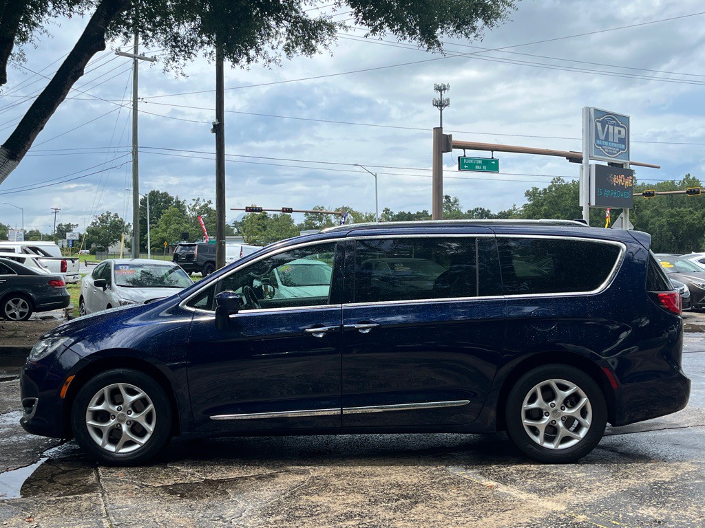 2020 Chrysler Pacifica Image 3