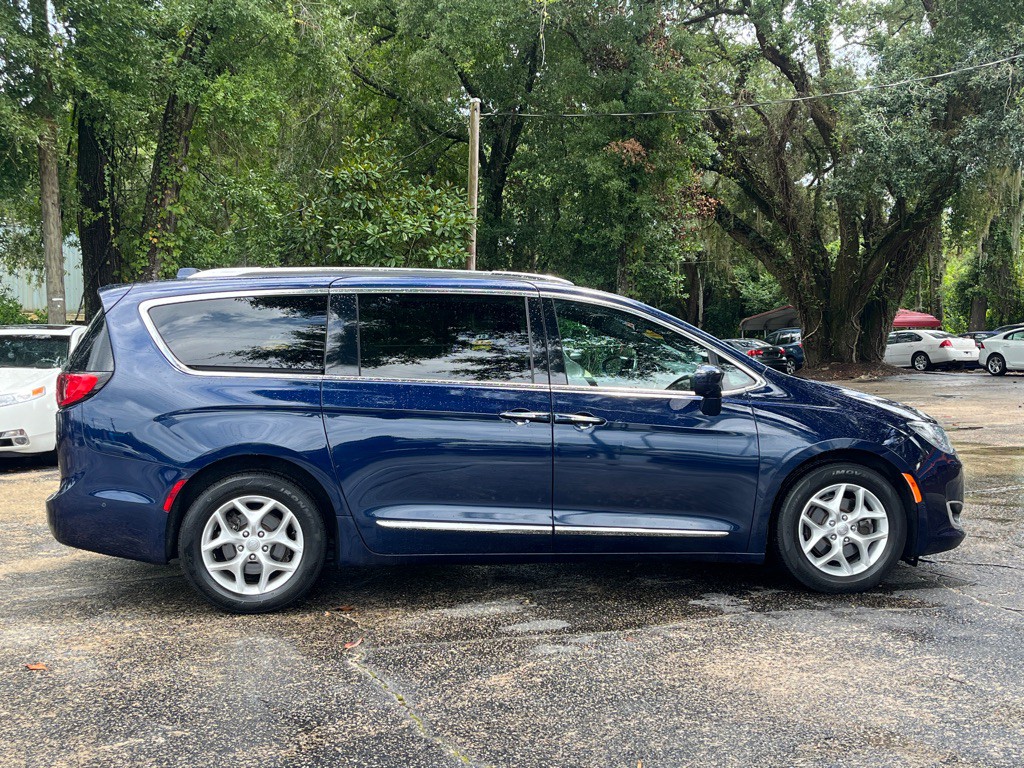 2020 Chrysler Pacifica Image 7