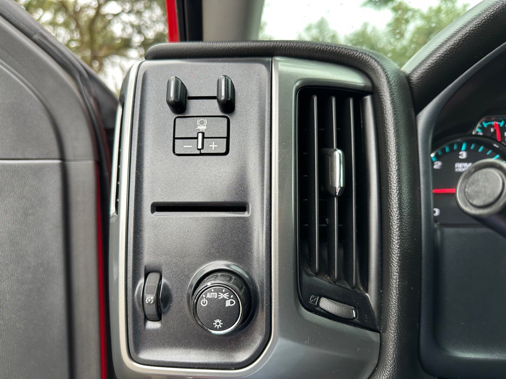 2018 Chevrolet Silverado 1500 Image 12