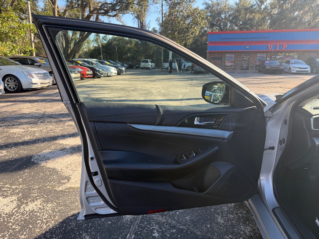 2017 Nissan Maxima Image 9