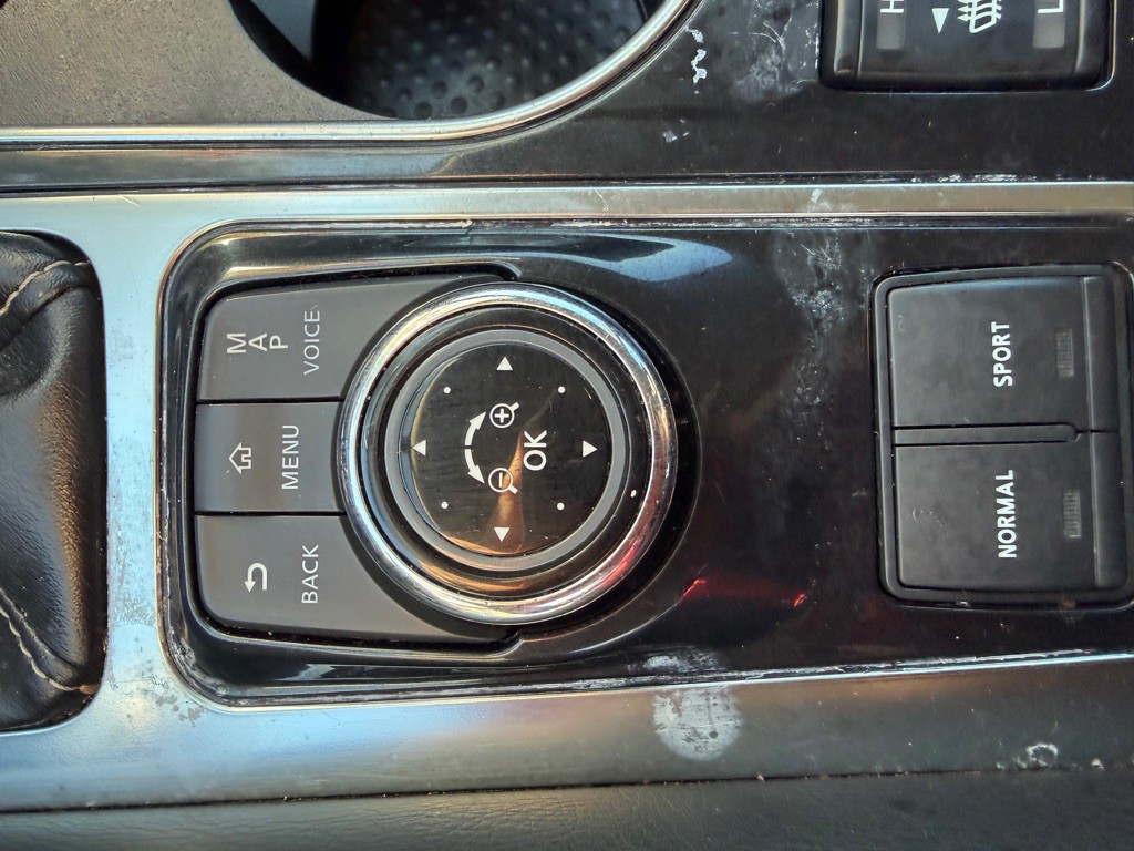 2017 Nissan Maxima Image 15