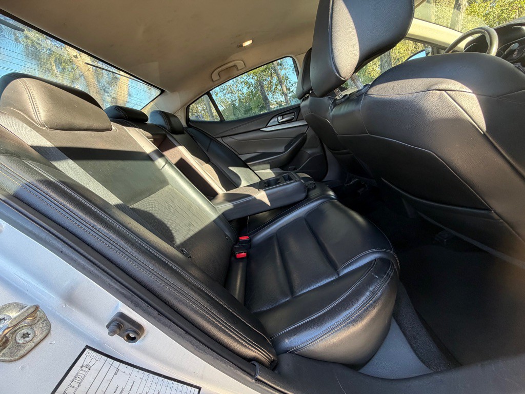 2017 Nissan Maxima Image 21