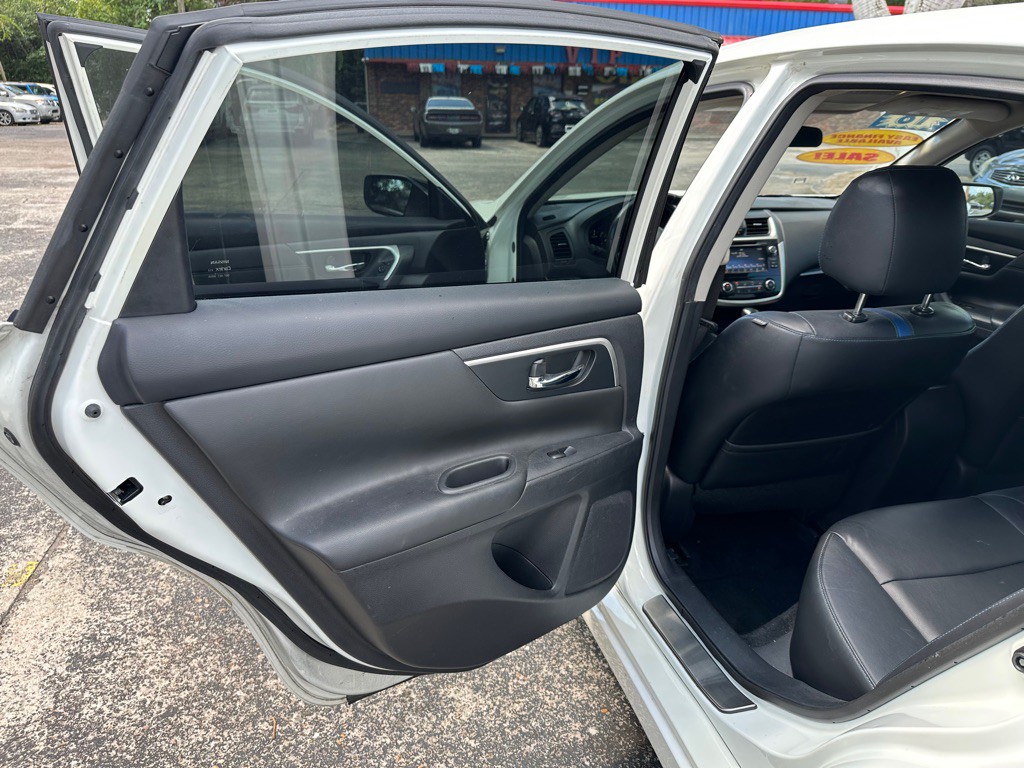 2018 Nissan Altima Image 11