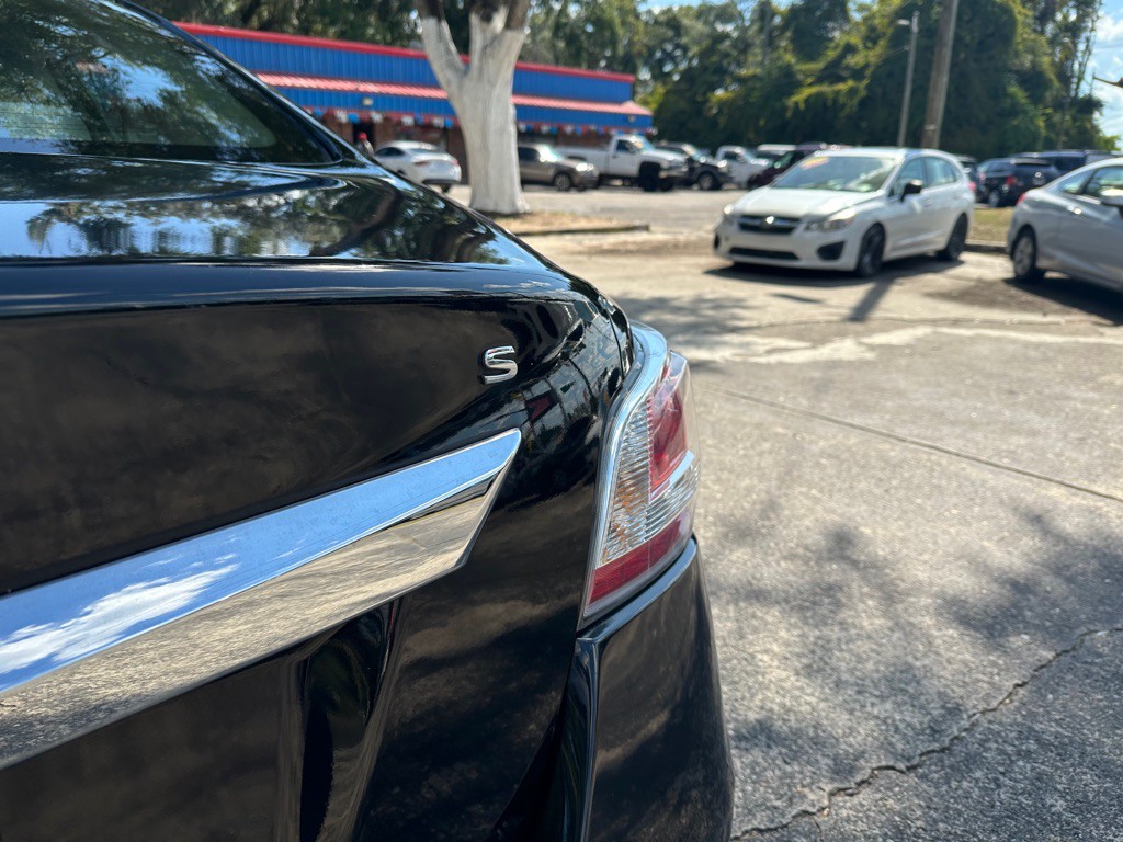 2015 Nissan Altima Image 9