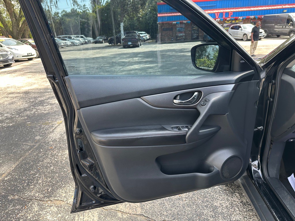 2016 Nissan Rogue Image 14