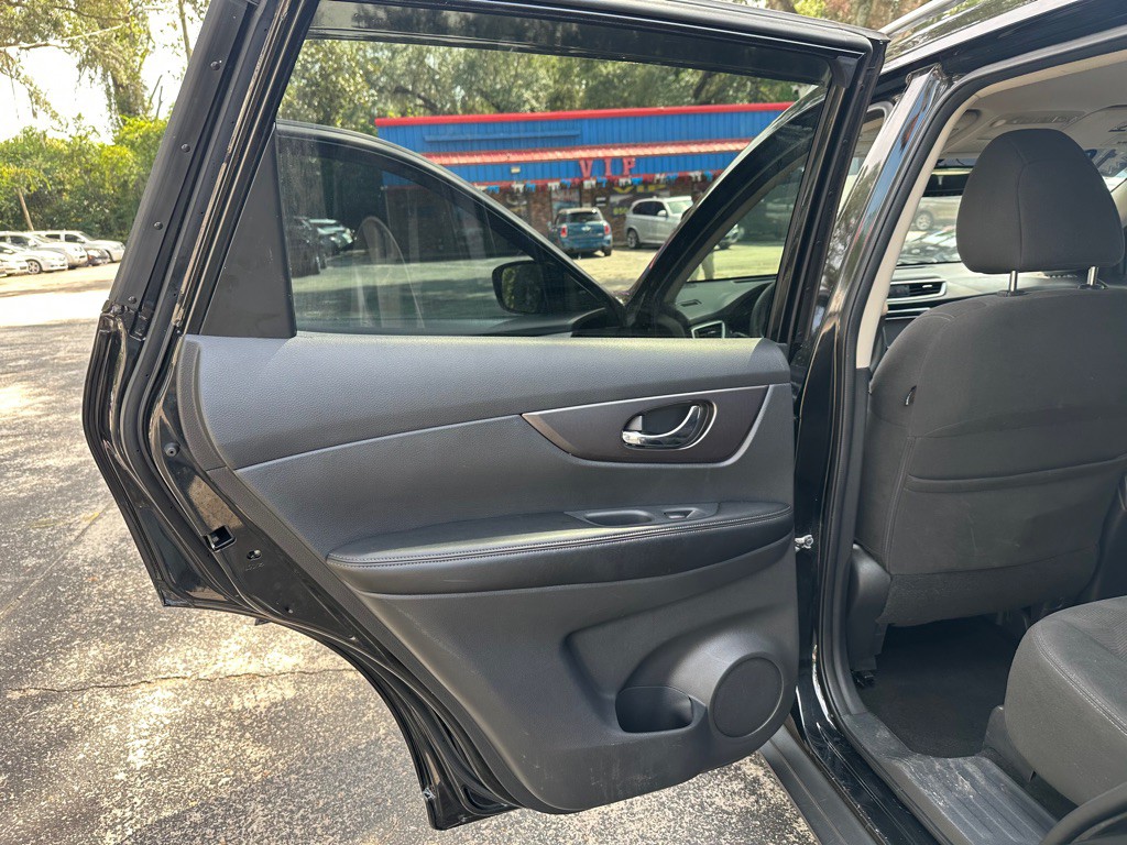 2016 Nissan Rogue Image 16