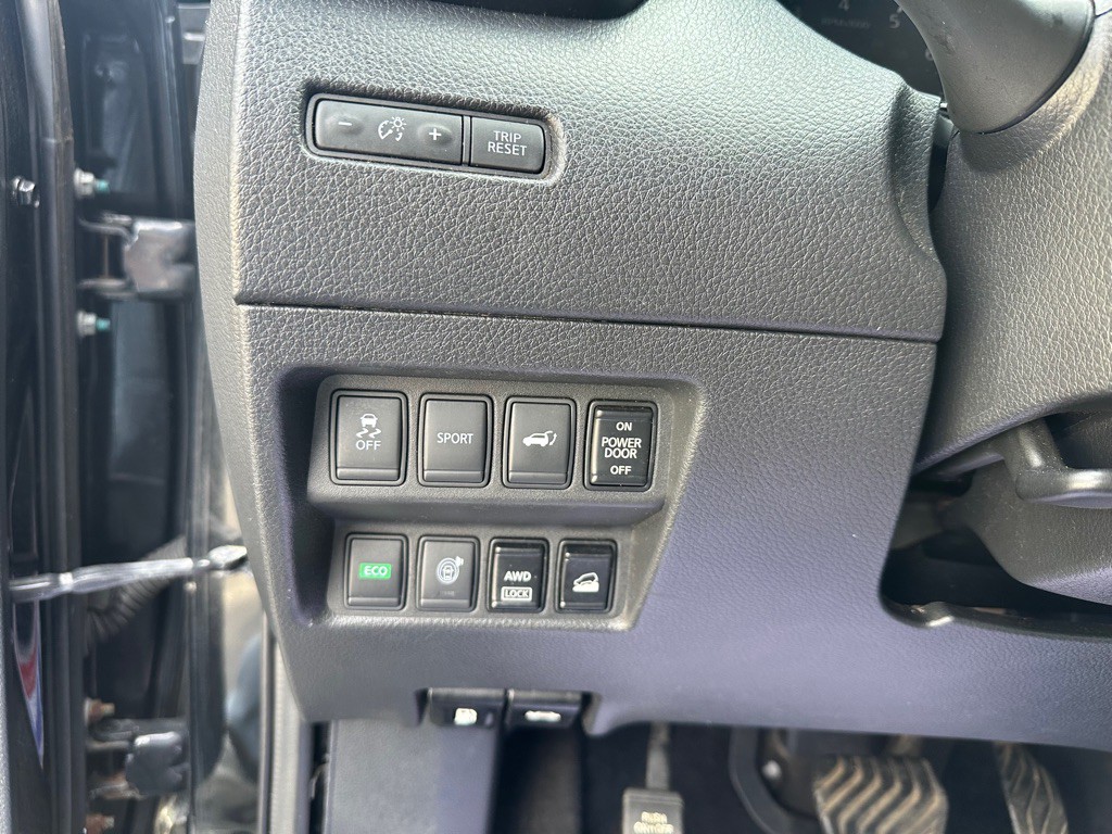 2016 Nissan Rogue Image 24