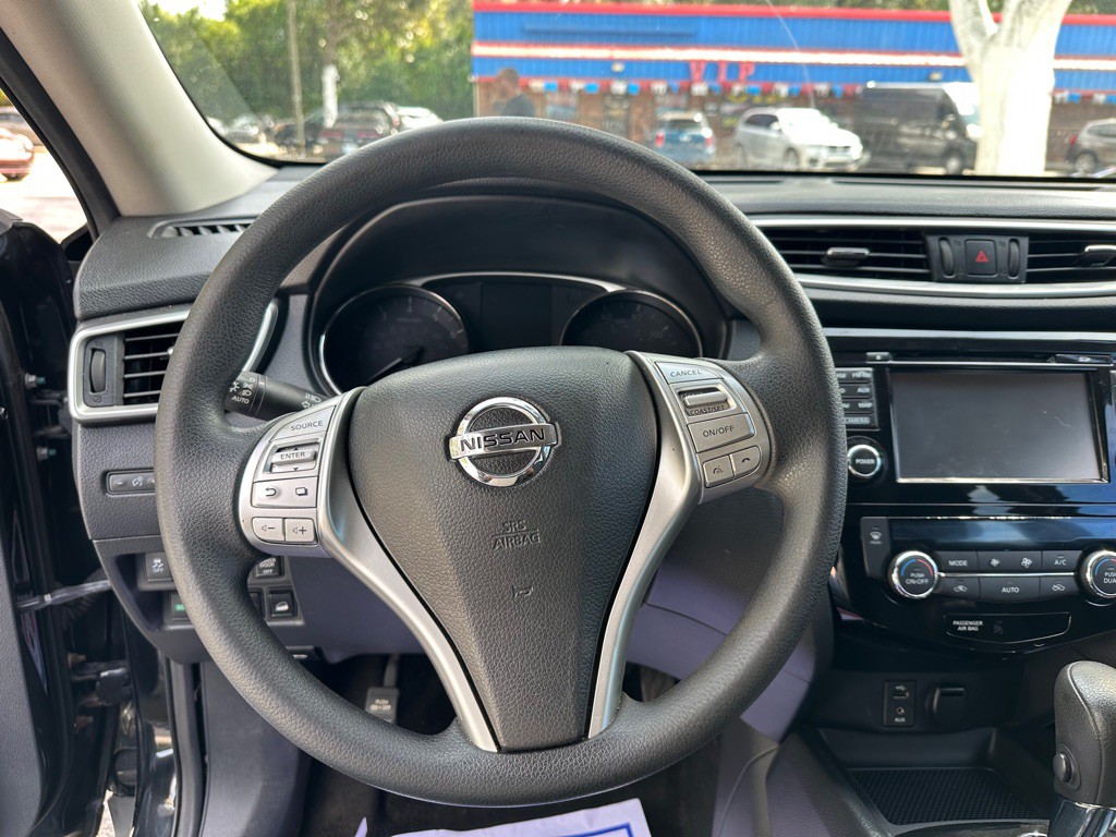 2016 Nissan Rogue Image 25