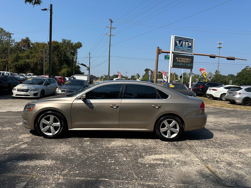 2015 Volkswagen Passat Image 2