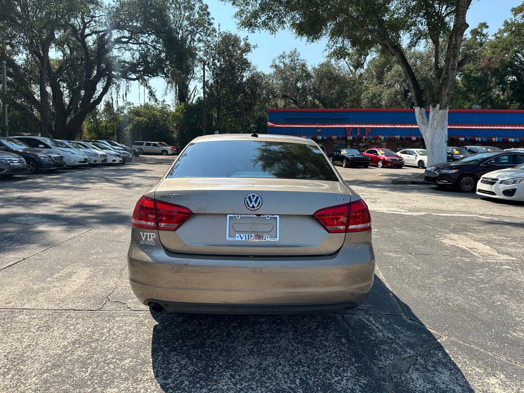 2015 Volkswagen Passat Image 4
