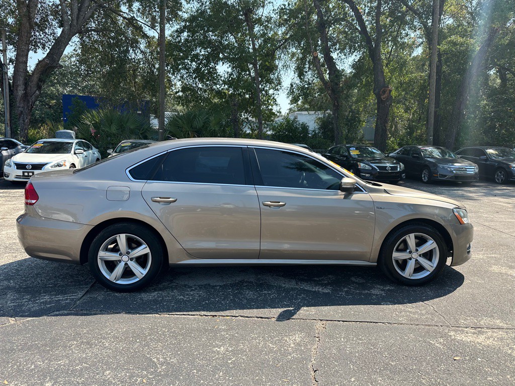 2015 Volkswagen Passat Image 6