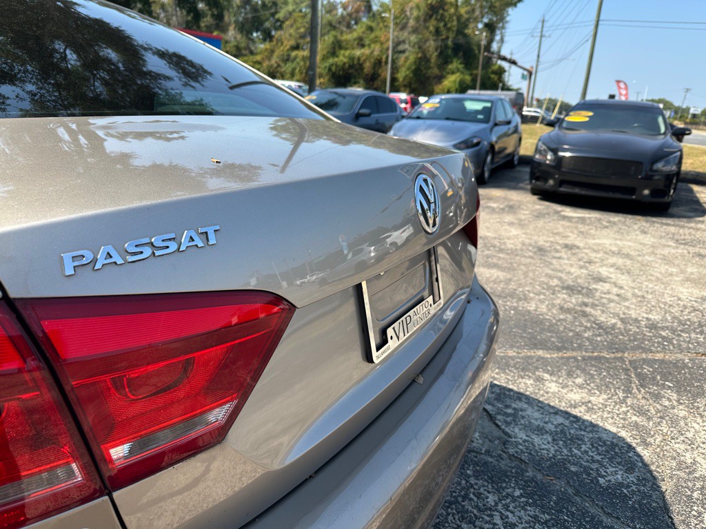 2015 Volkswagen Passat Image 9