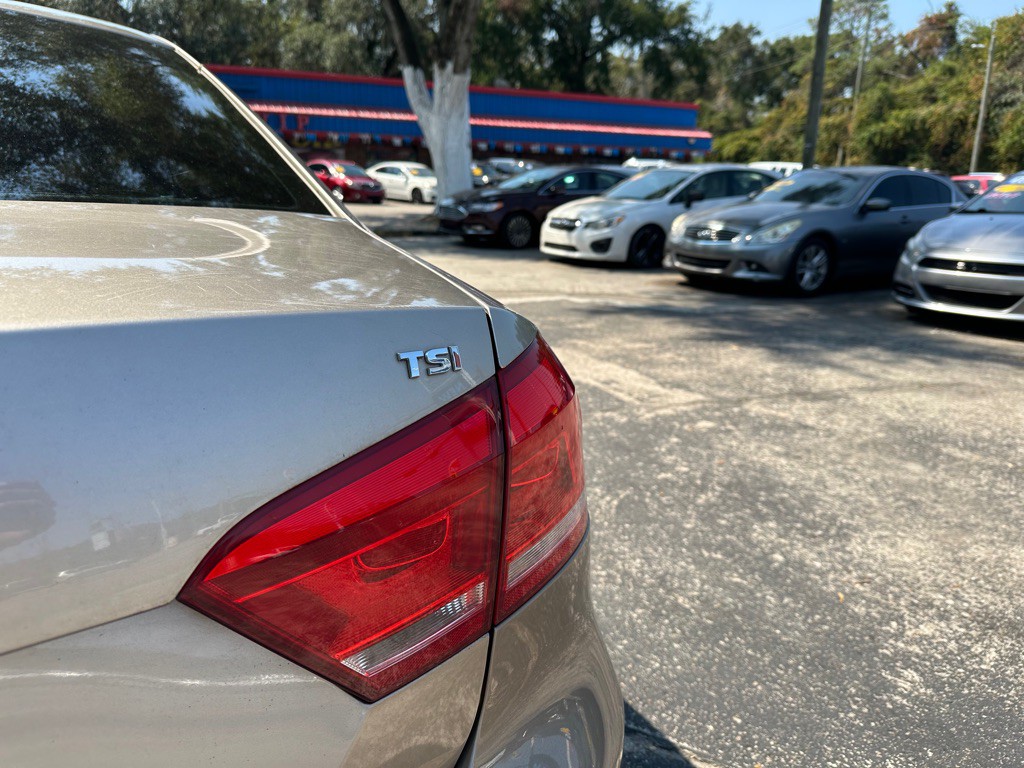 2015 Volkswagen Passat Image 10