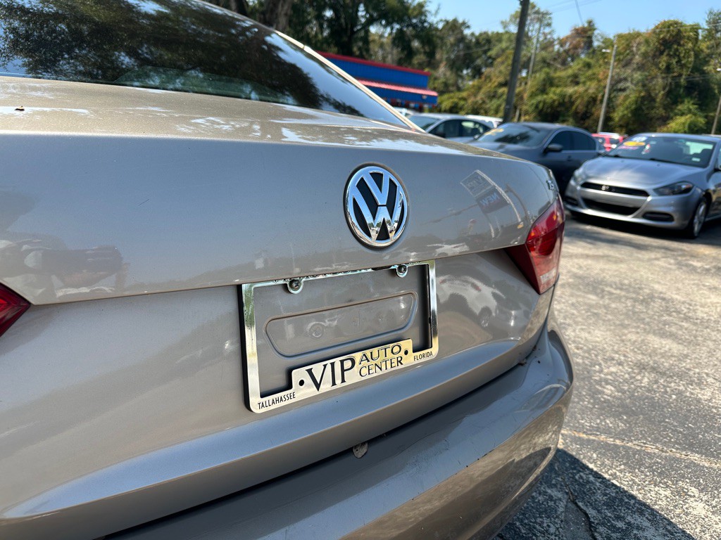 2015 Volkswagen Passat Image 11