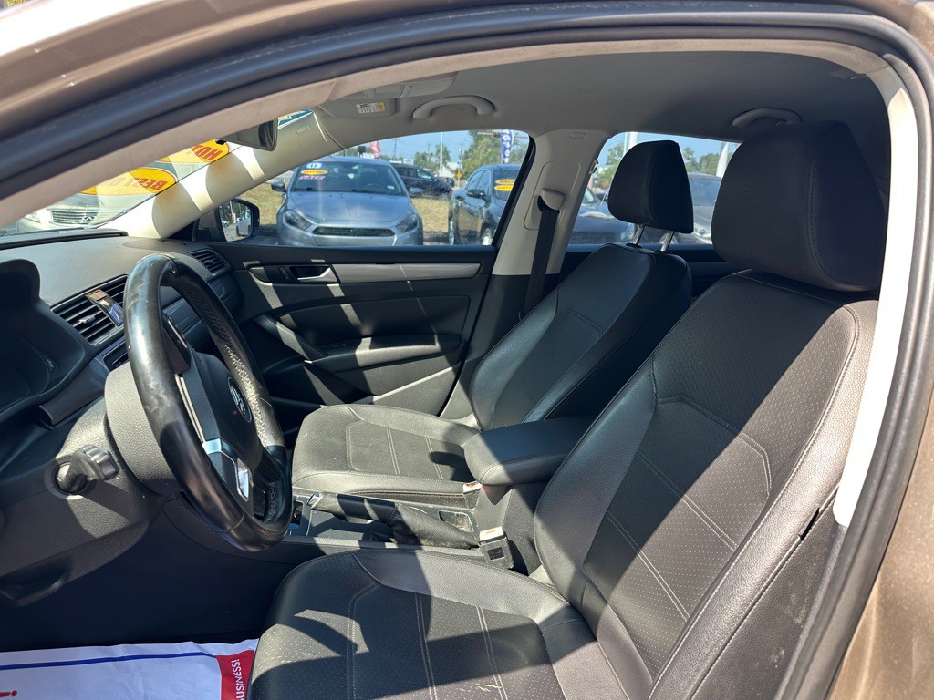2015 Volkswagen Passat Image 13