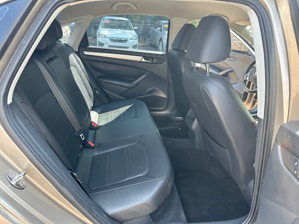2015 Volkswagen Passat Image 15