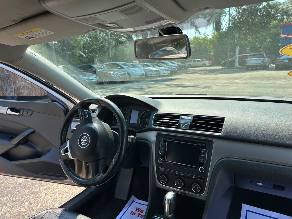 2015 Volkswagen Passat Image 18