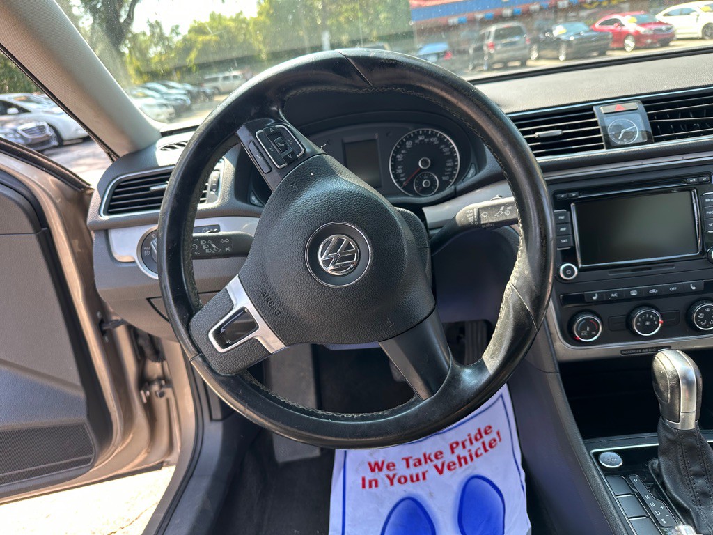 2015 Volkswagen Passat Image 20