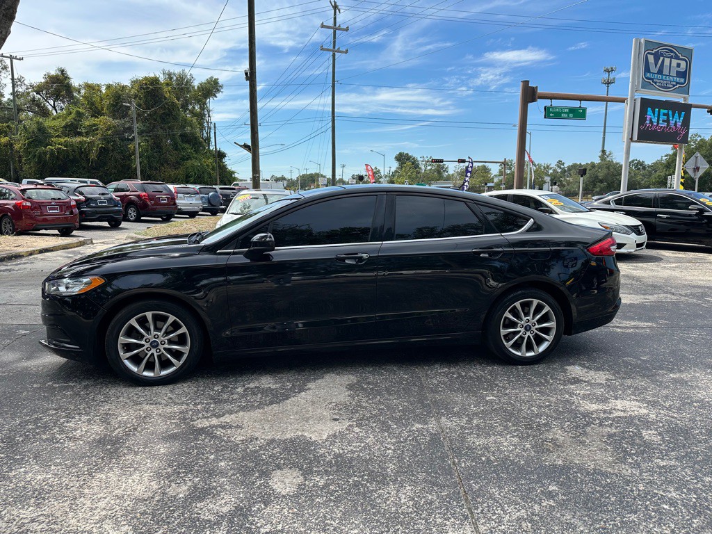 2017 Ford Fusion Image 2