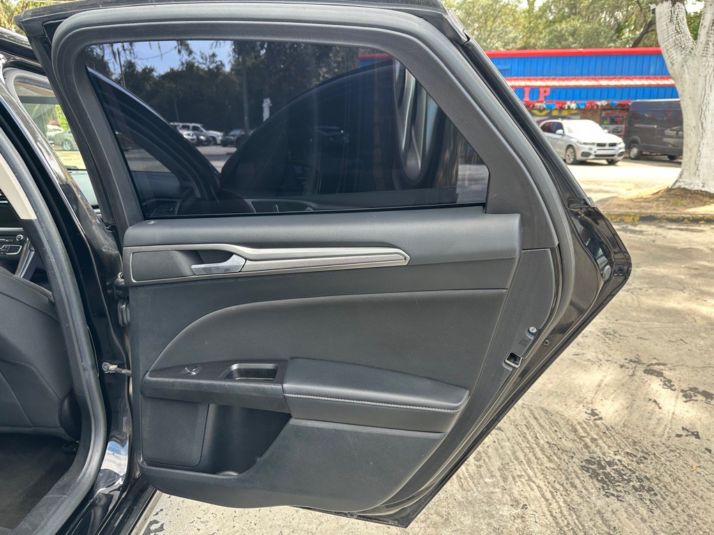 2017 Ford Fusion Image 15