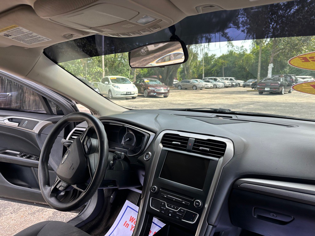 2017 Ford Fusion Image 17