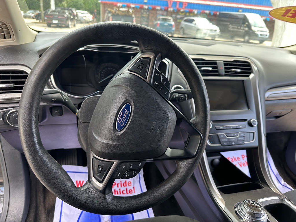 2017 Ford Fusion Image 19