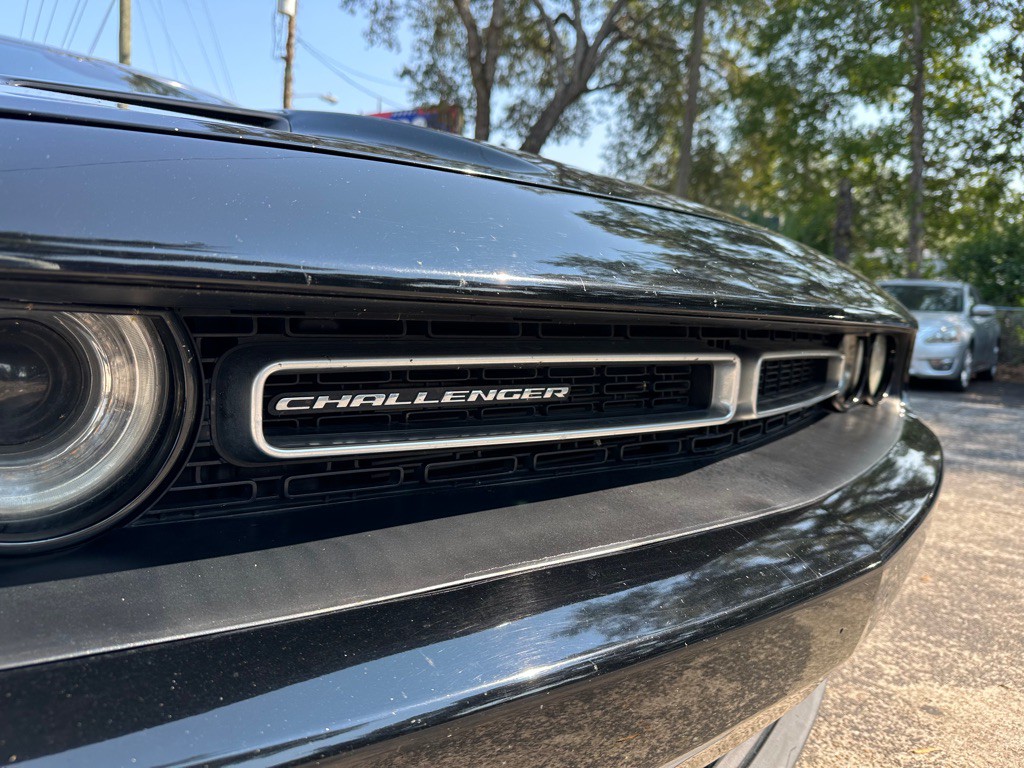 2015 Dodge Challenger Image 9