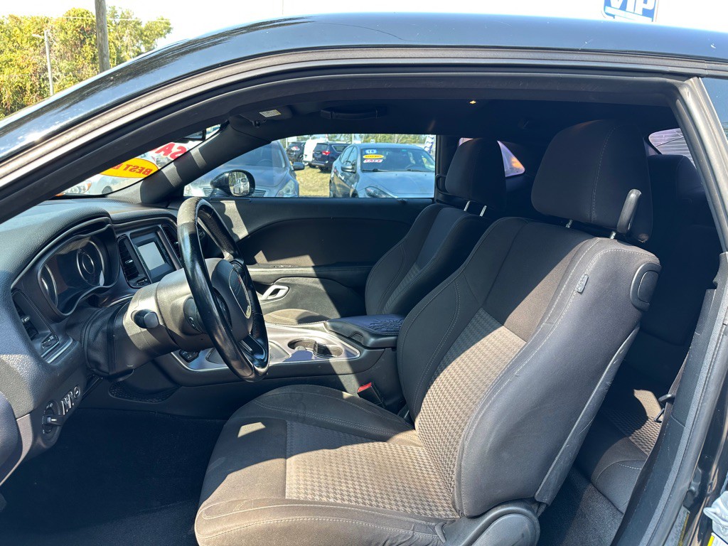 2015 Dodge Challenger Image 14