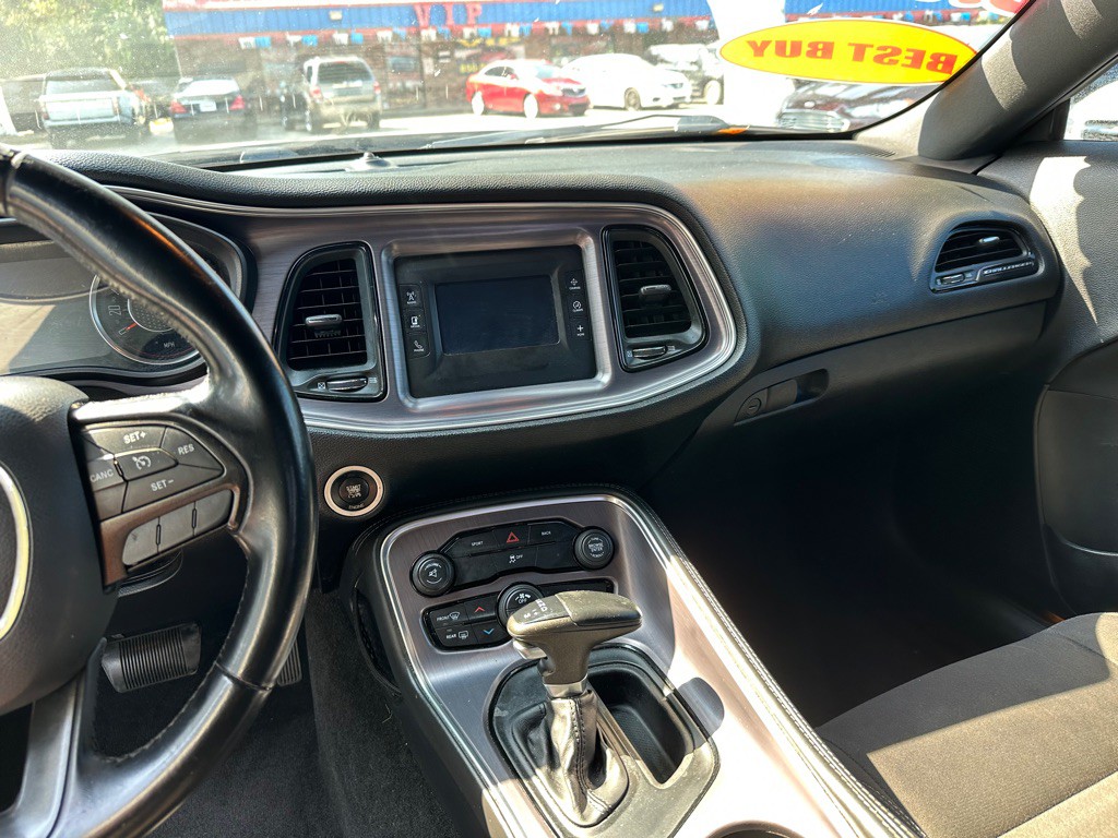 2015 Dodge Challenger Image 17