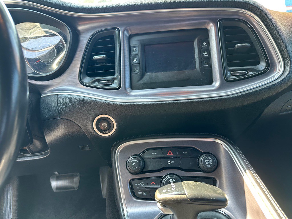 2015 Dodge Challenger Image 18