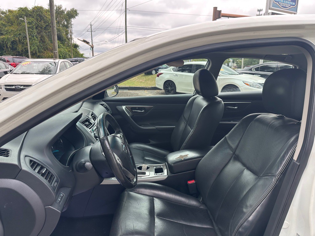 2015 Nissan Altima Image 10