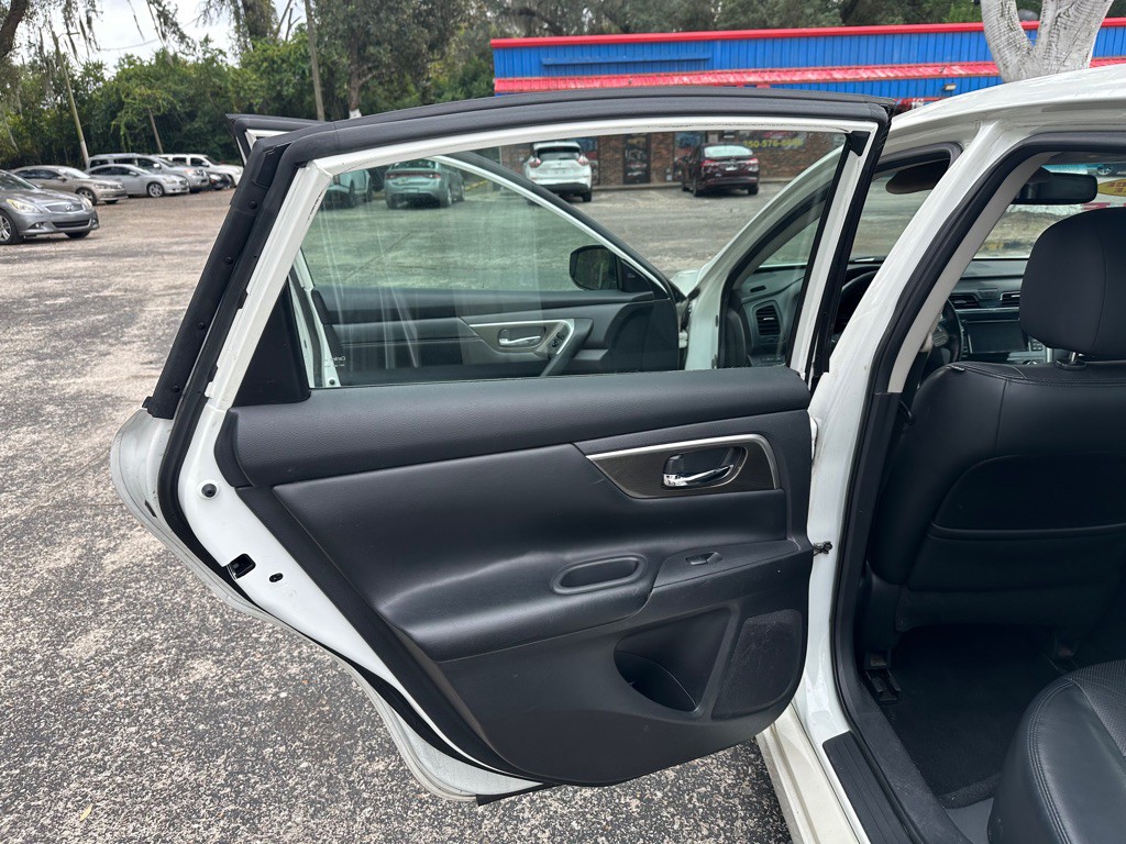 2015 Nissan Altima Image 11