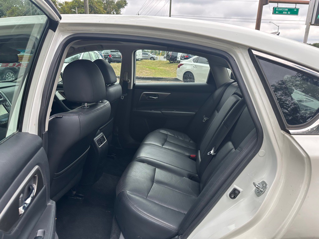 2015 Nissan Altima Image 12