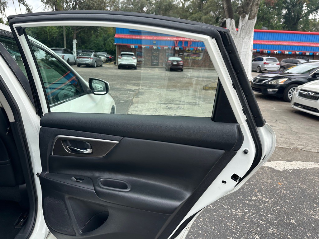 2015 Nissan Altima Image 13