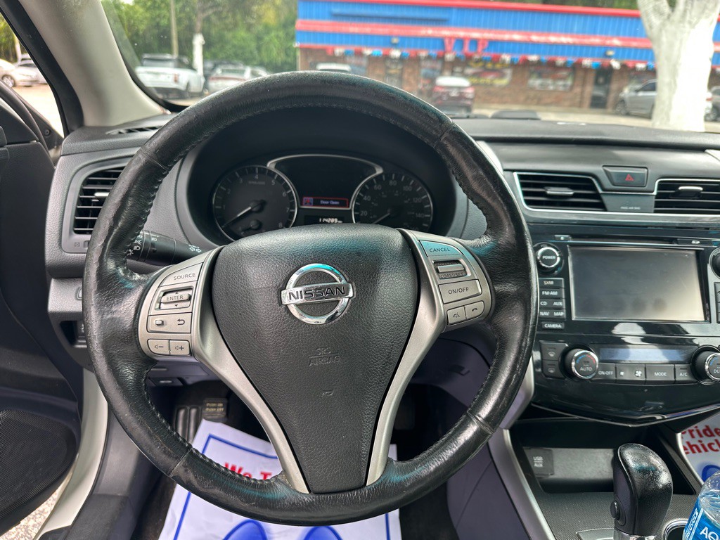 2015 Nissan Altima Image 19