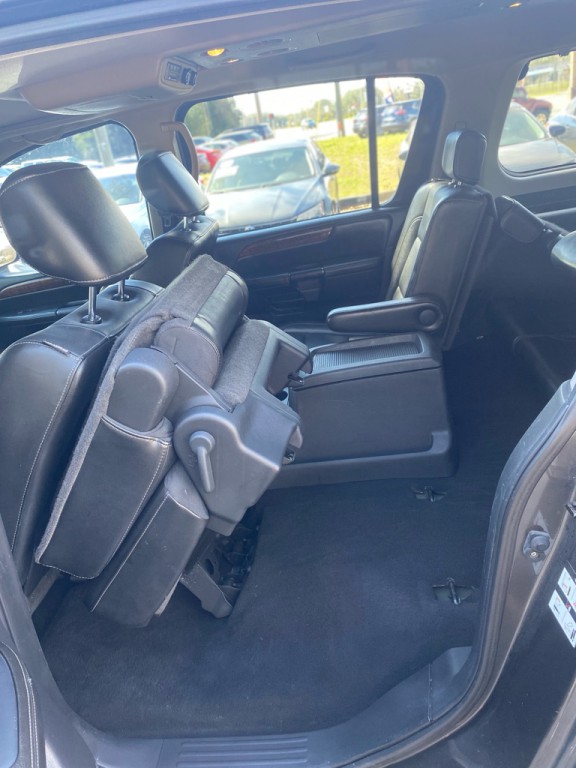 2011 Nissan Armada Image 16