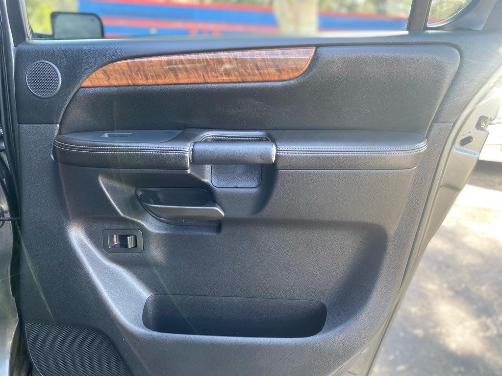 2011 Nissan Armada Image 23