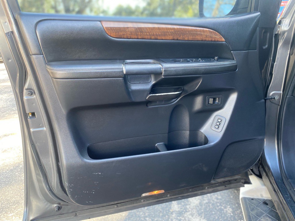 2011 Nissan Armada Image 14