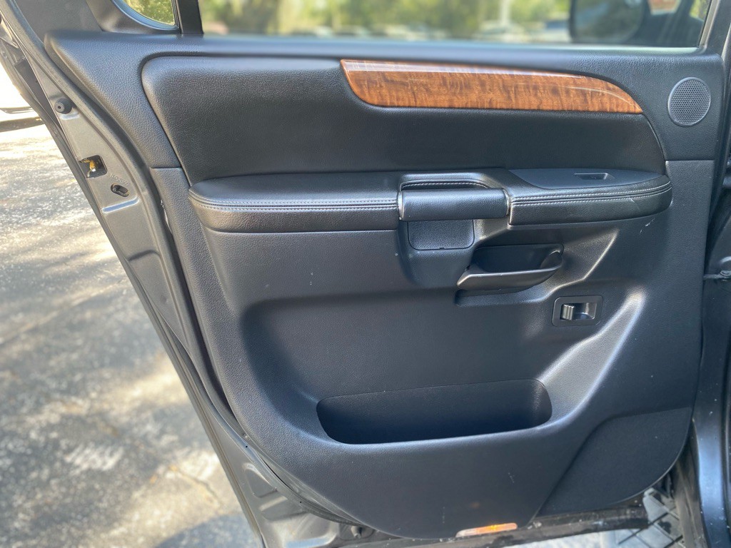 2011 Nissan Armada Image 17