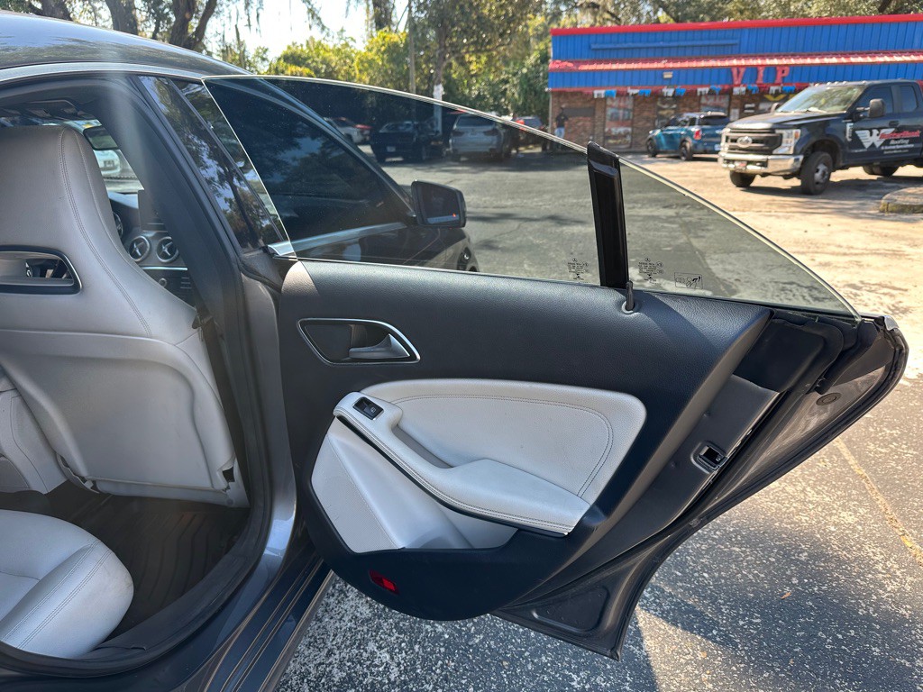 2015 Mercedes-Benz CLA-Class Image 17