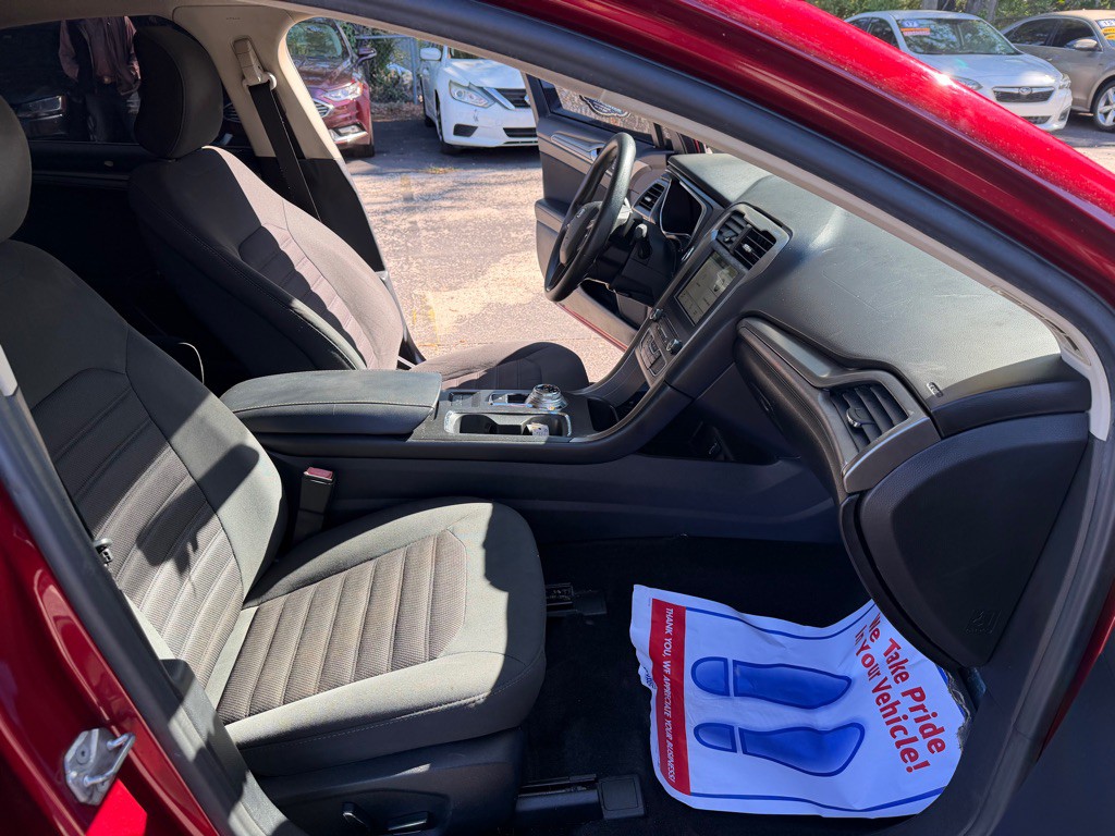 2017 Ford Fusion Image 24