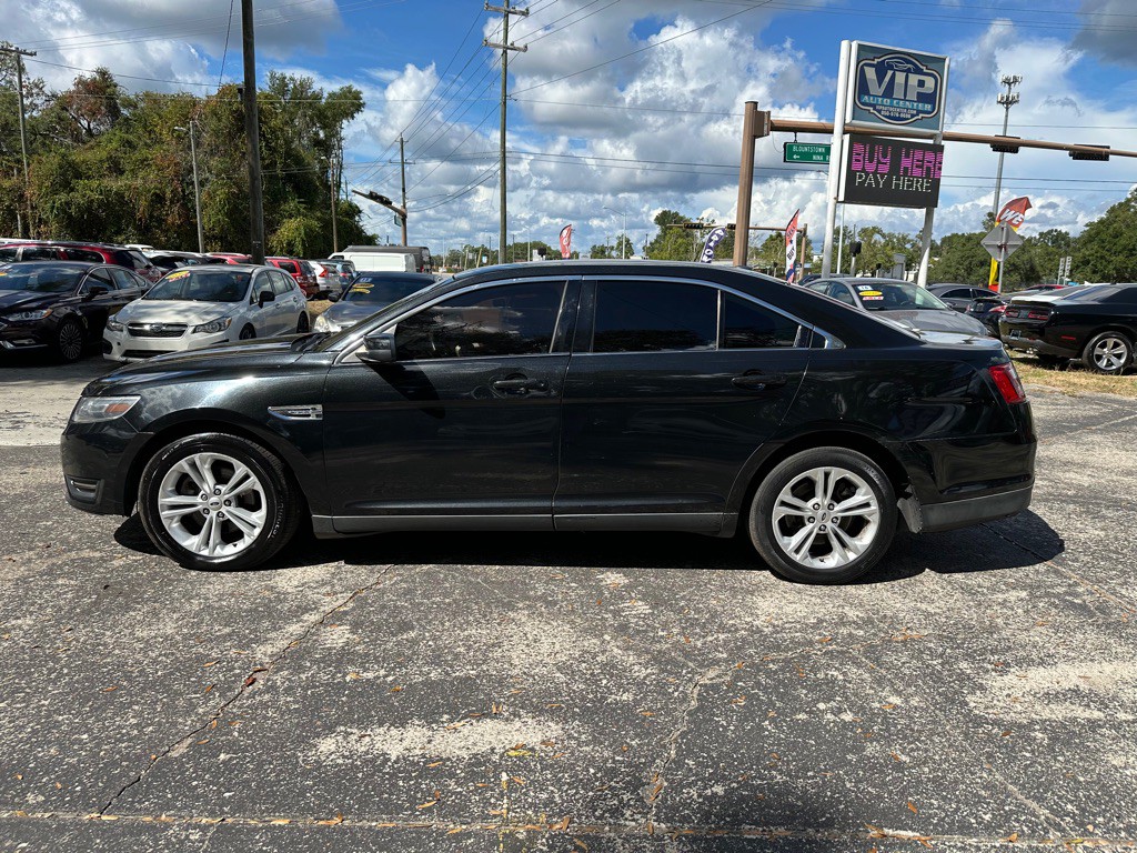 2015 Ford Taurus Image 2