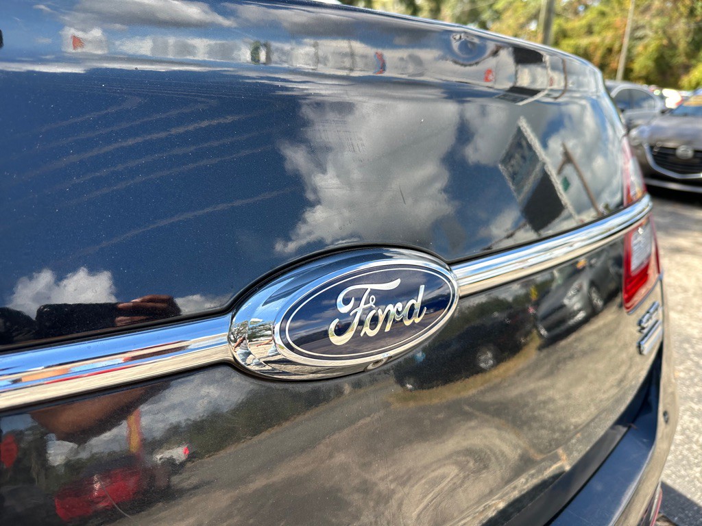 2015 Ford Taurus Image 13