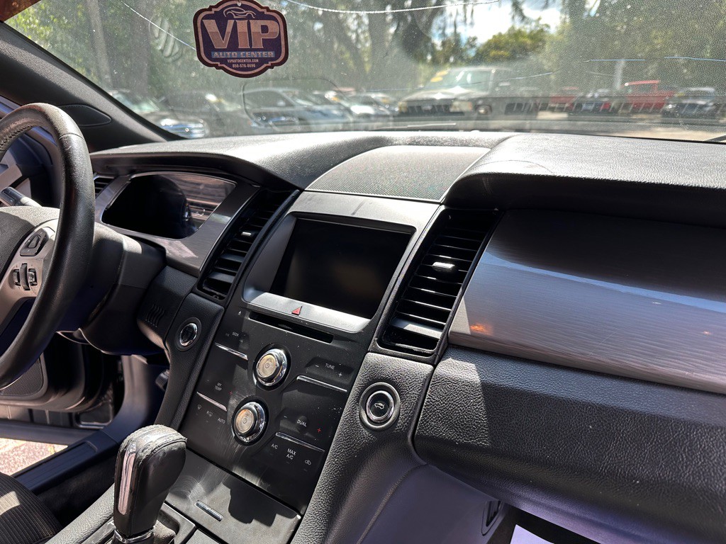 2015 Ford Taurus Image 18