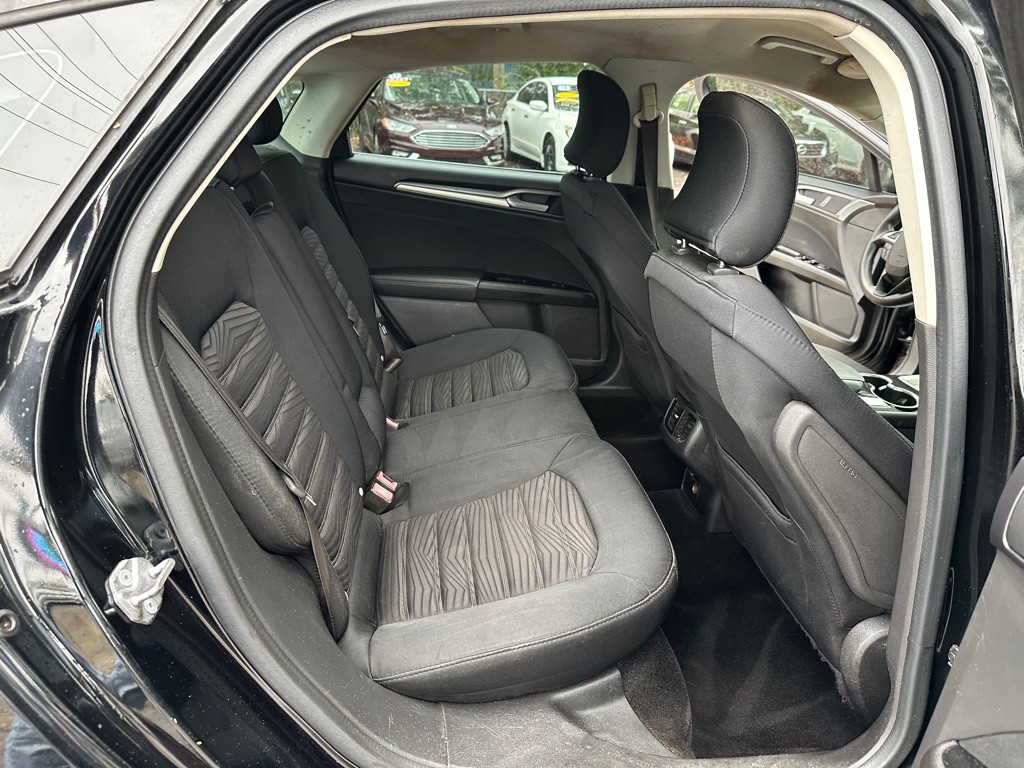 2016 Ford Fusion Image 17