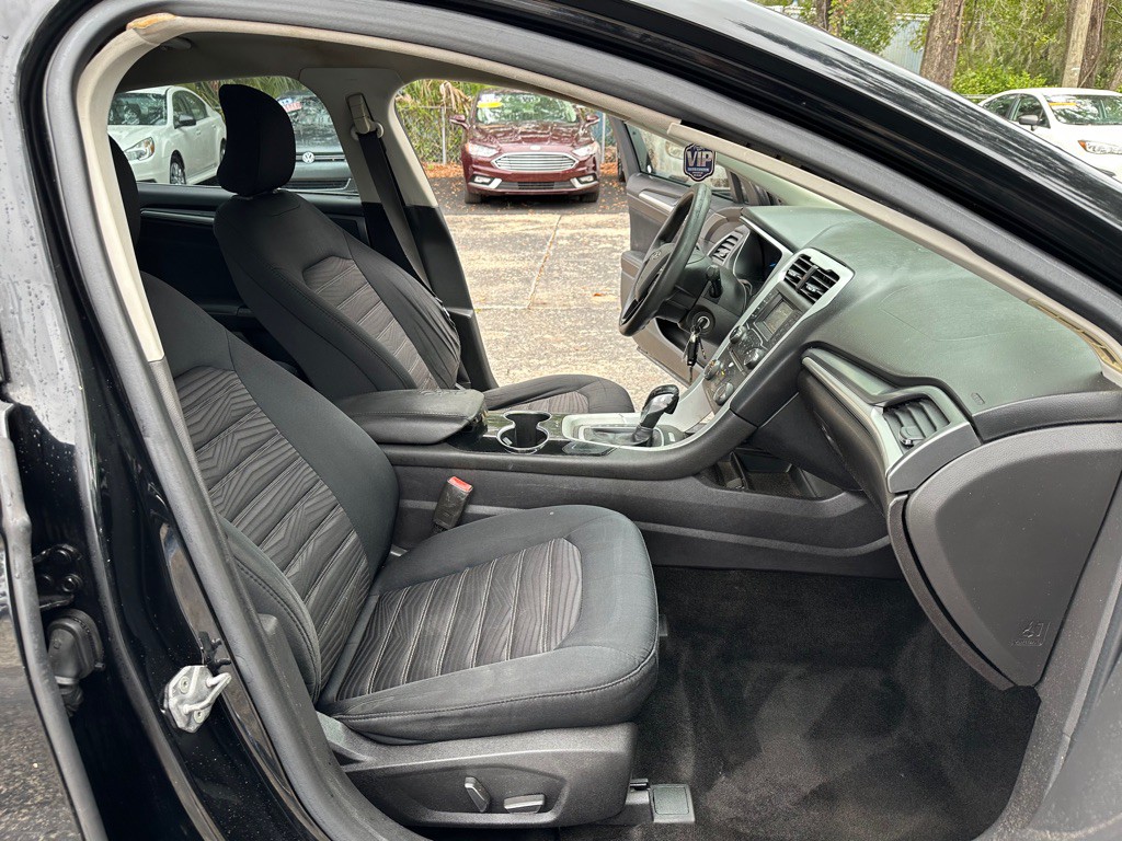 2016 Ford Fusion Image 18